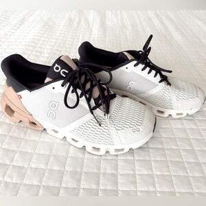 🔥On Cloud Running Shoes🔥Women’s size 7.5🔥 HURRY GOING FAST!!!!